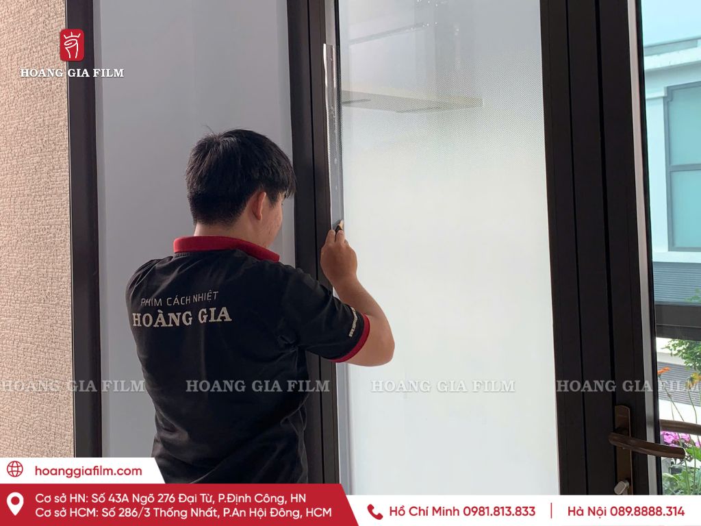 Hoàng Gia Film thi công dán decal chấm bi ombre