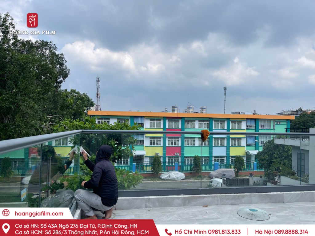 Hệ lan can kính trong suốt tại biệt thự
