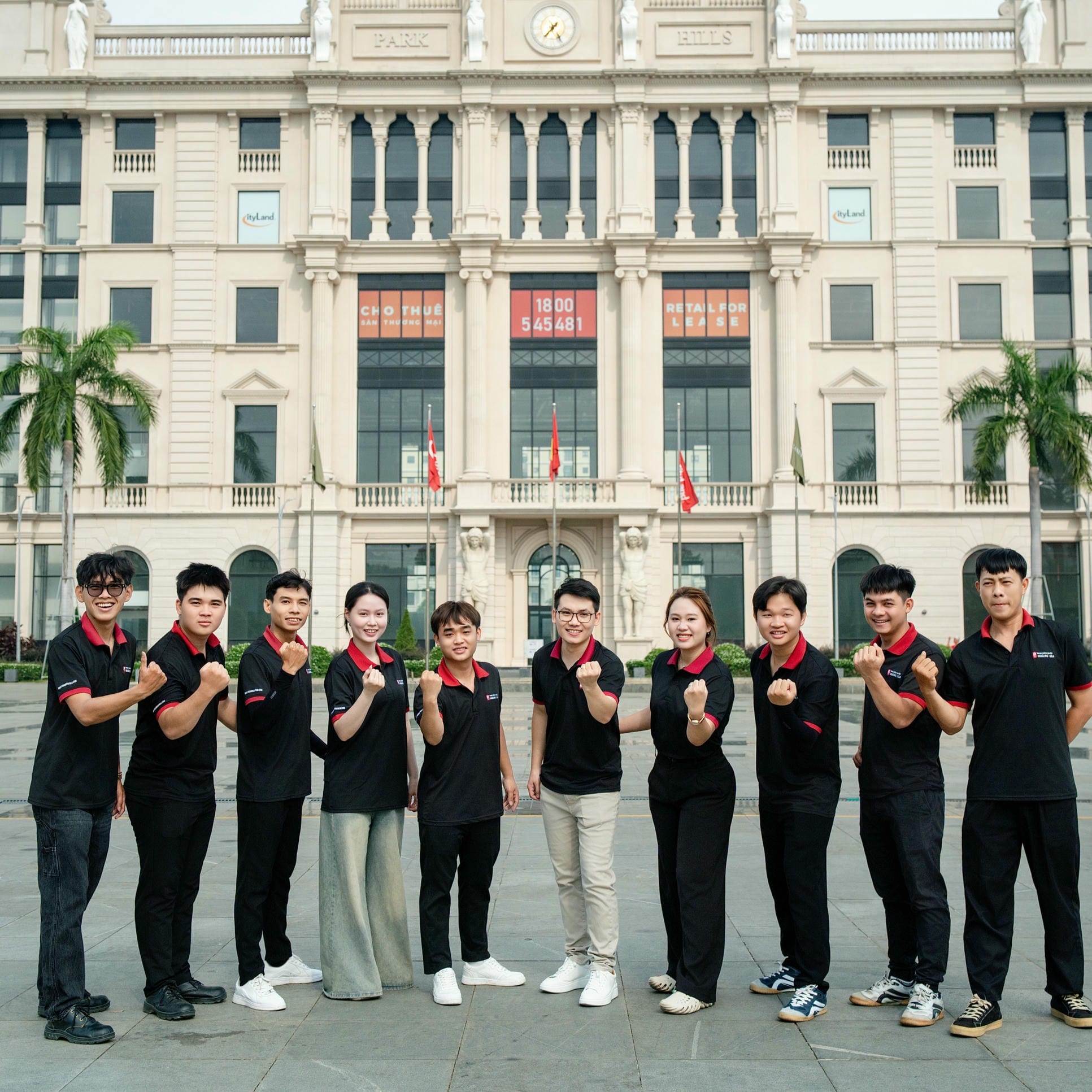 Đội ngũ Hoàng Gia Film