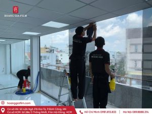 Kỹ thuật viên Hoàng Gia Film thi công