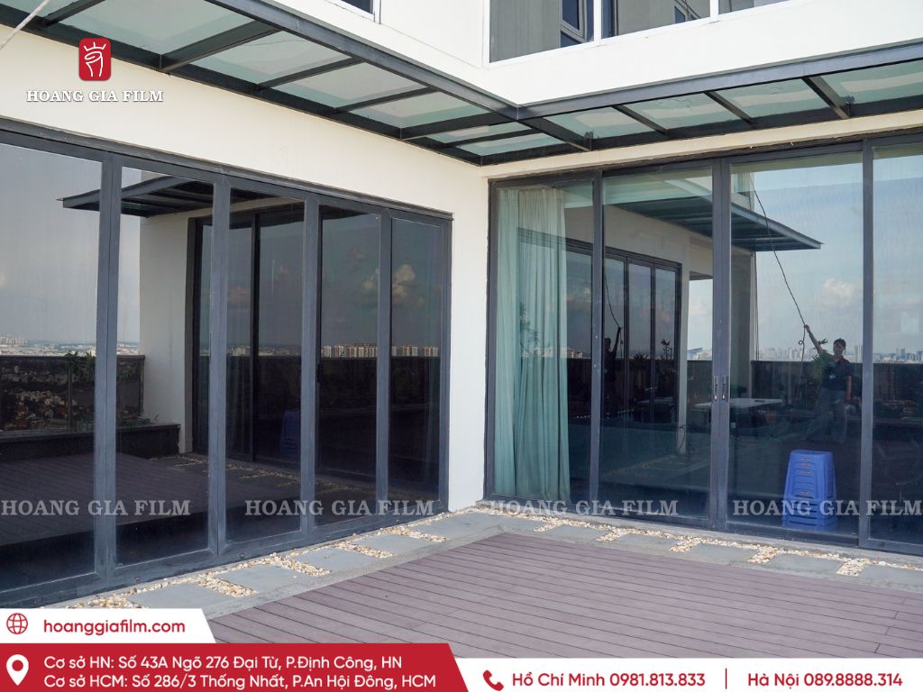 Hoàng Gia Film thi công dán phim cách nhiệt cho căn penthouse tại Thảo Điền Pearl.
